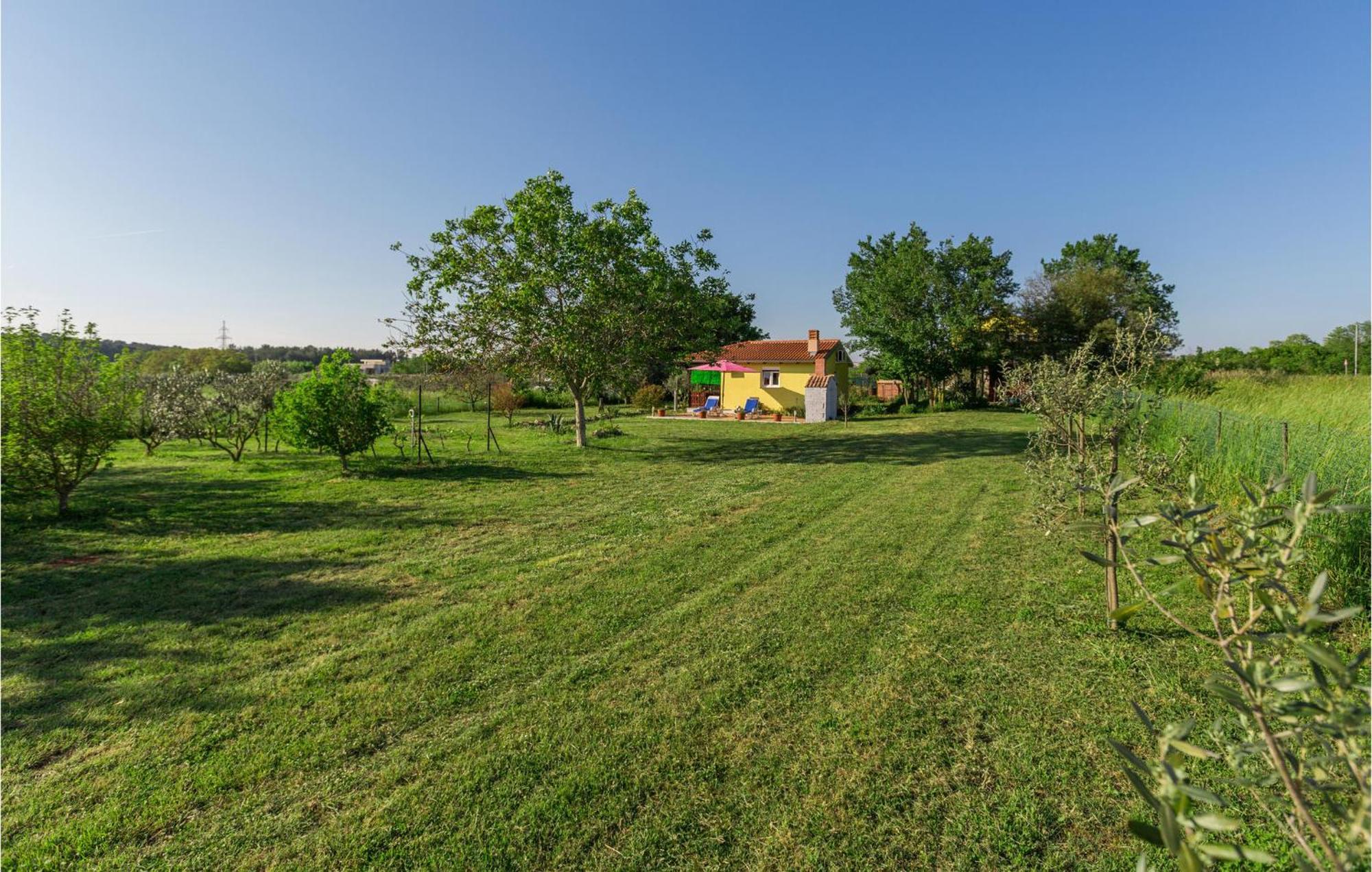 Nice Studio In Pula With Kitchen Exterior photo