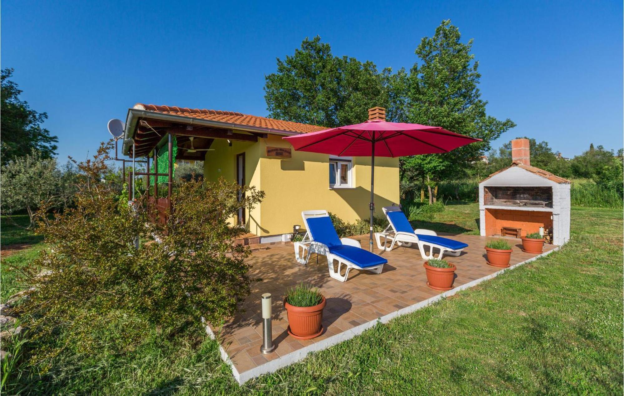 Nice Studio In Pula With Kitchen Exterior photo