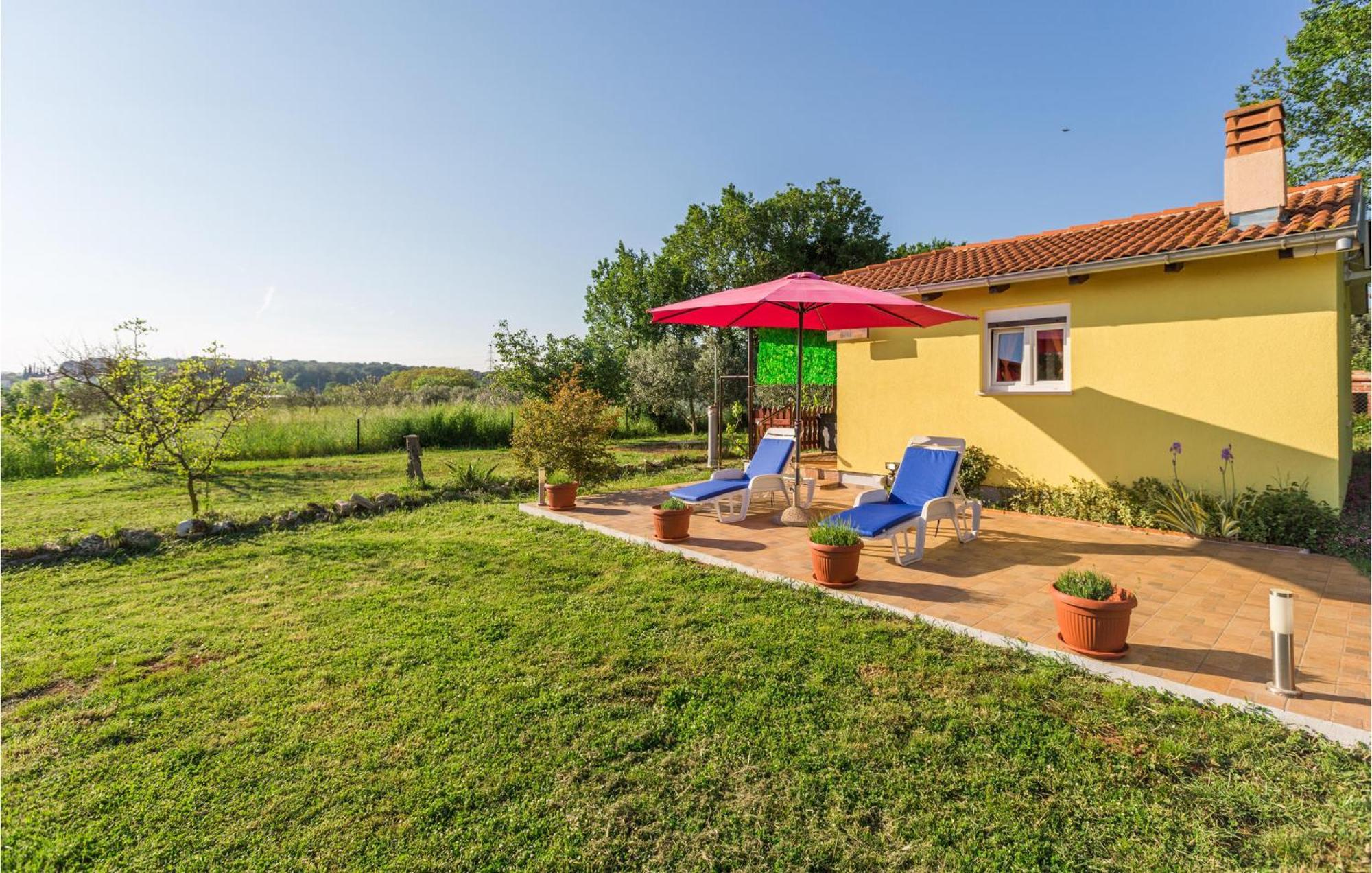 Nice Studio In Pula With Kitchen Exterior photo